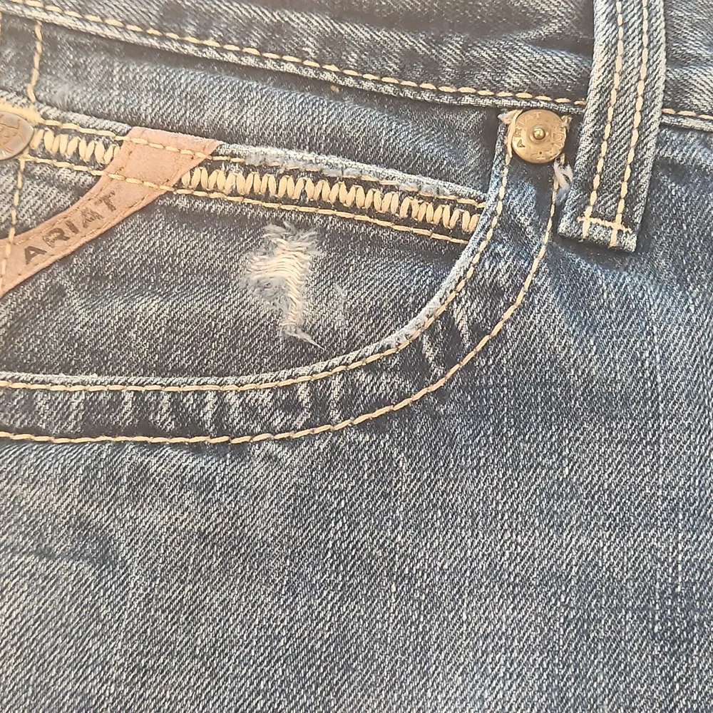 Ariat Men's Loose Fit Bootcut Jeans in Faded Blue 34×30 Great Condition